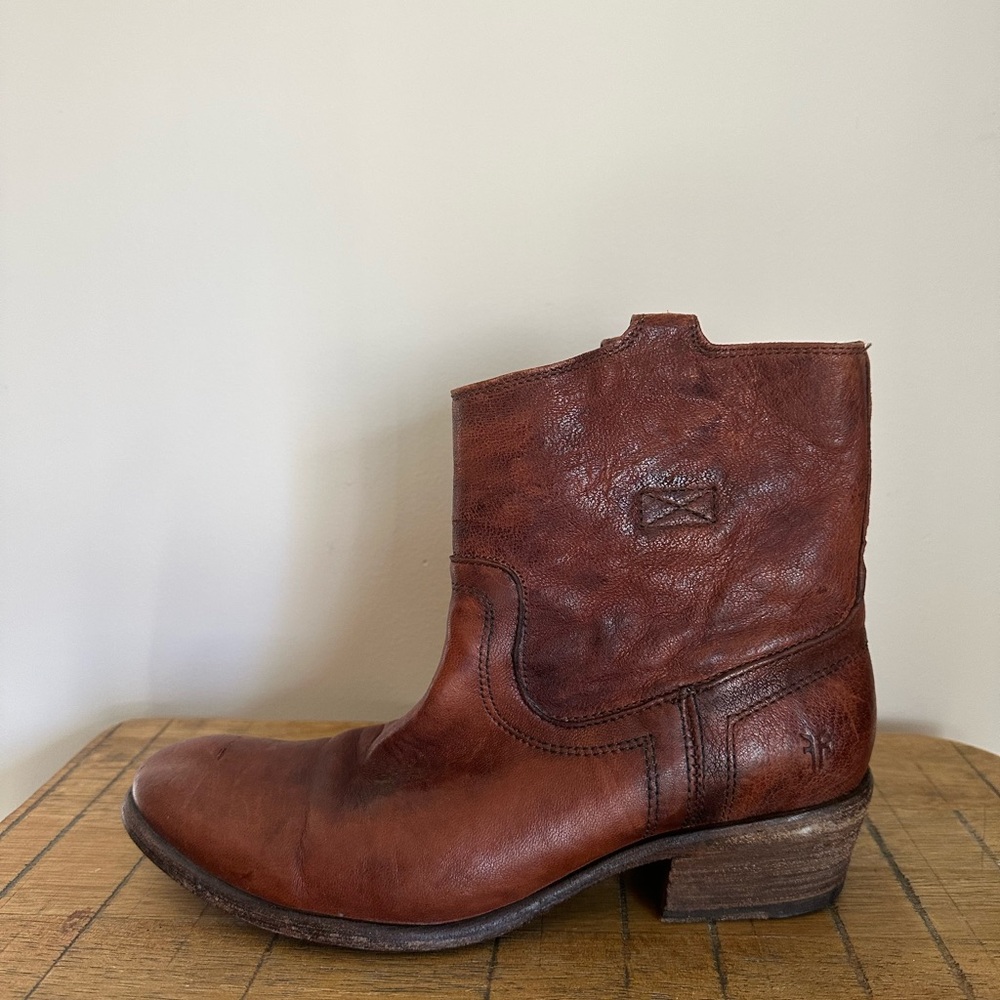 Frye | Cognac Carson Short Ankle Booties